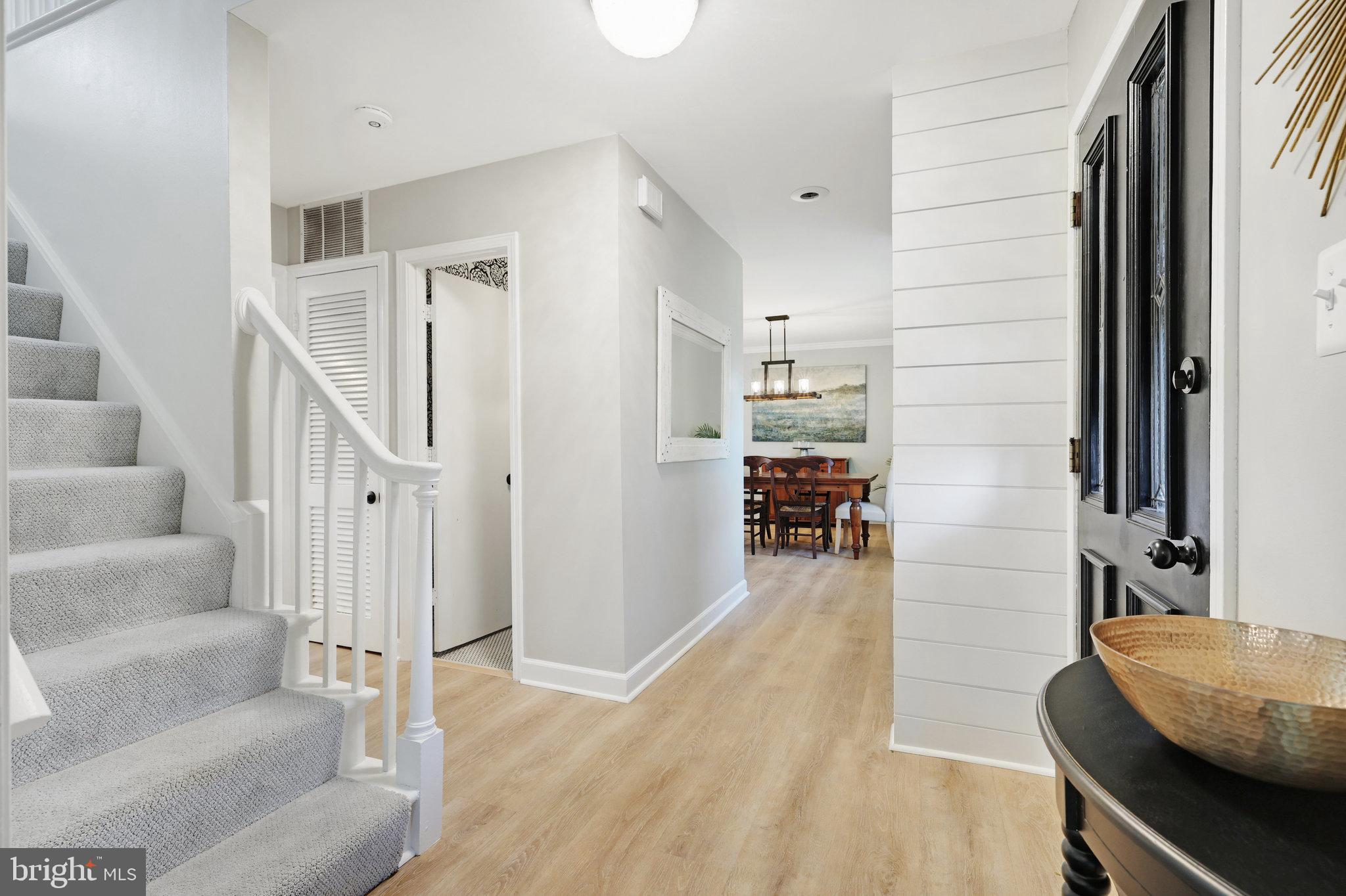 2100 Post Road Vienna, VA 22181 - Photo 8 of 72 Foyer