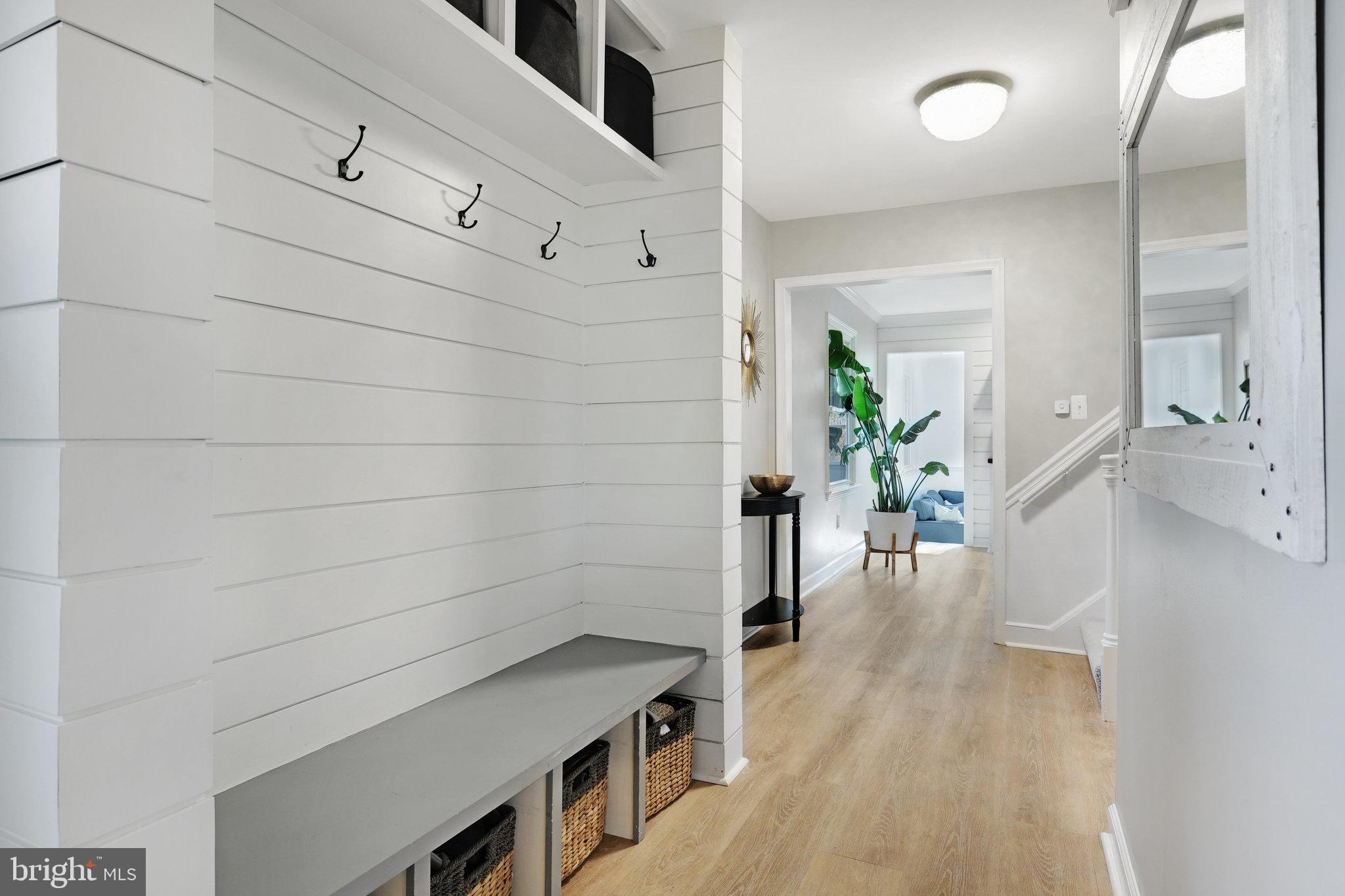 2100 Post Road Vienna, VA 22181 - Photo 9 of 72 Convenient Bench in Entry.