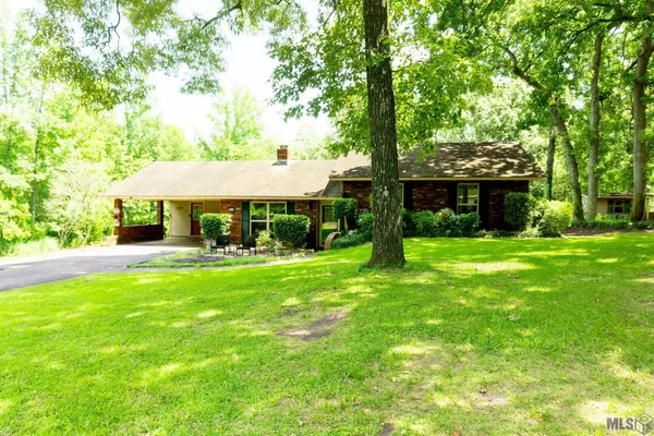 $305,000 | 8413 Fairway Drive, Pineville, LA 71360