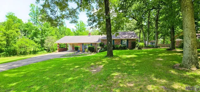 $305,000 | 8413 Fairway Drive, Pineville, LA 71360