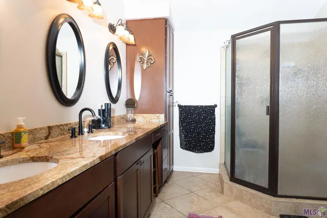 $305,000 | 8413 Fairway Drive, Pineville, LA 71360