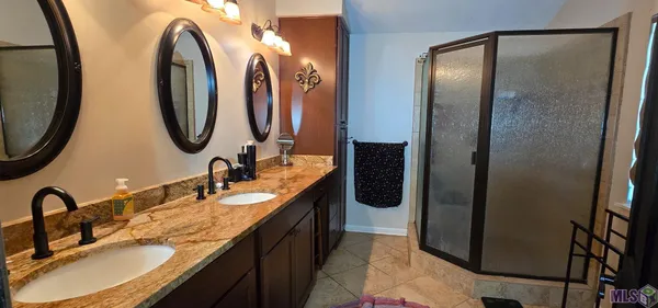 $305,000 | 8413 Fairway Drive, Pineville, LA 71360