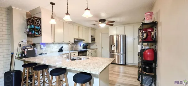 $305,000 | 8413 Fairway Drive, Pineville, LA 71360