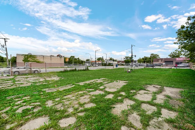a view of building with outdoor space