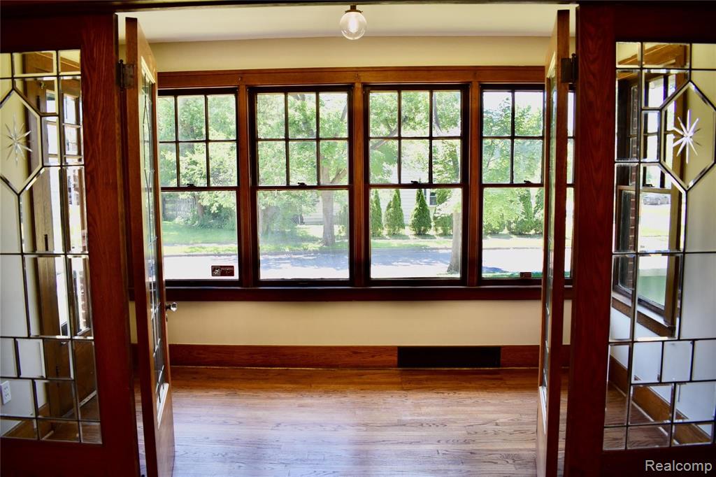 49 Chippewa Road Pontiac, MI 48341 - Photo 12 of 40