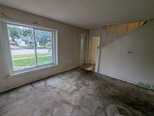 527 East Cavanaugh Road Lansing, MI 48910 - Photo 2 of 8 Livingroom