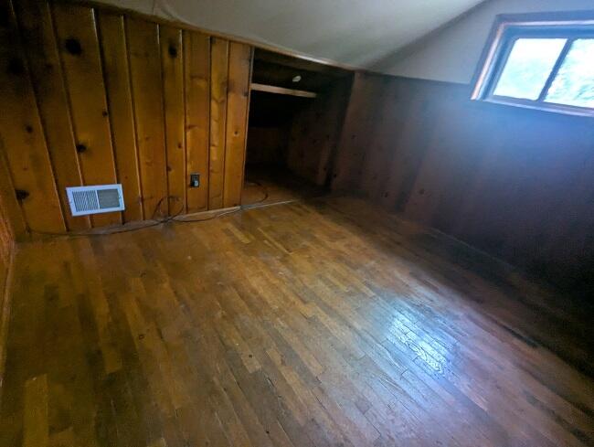 527 East Cavanaugh Road Lansing, MI 48910 - Photo 7 of 8 3rd bedroom