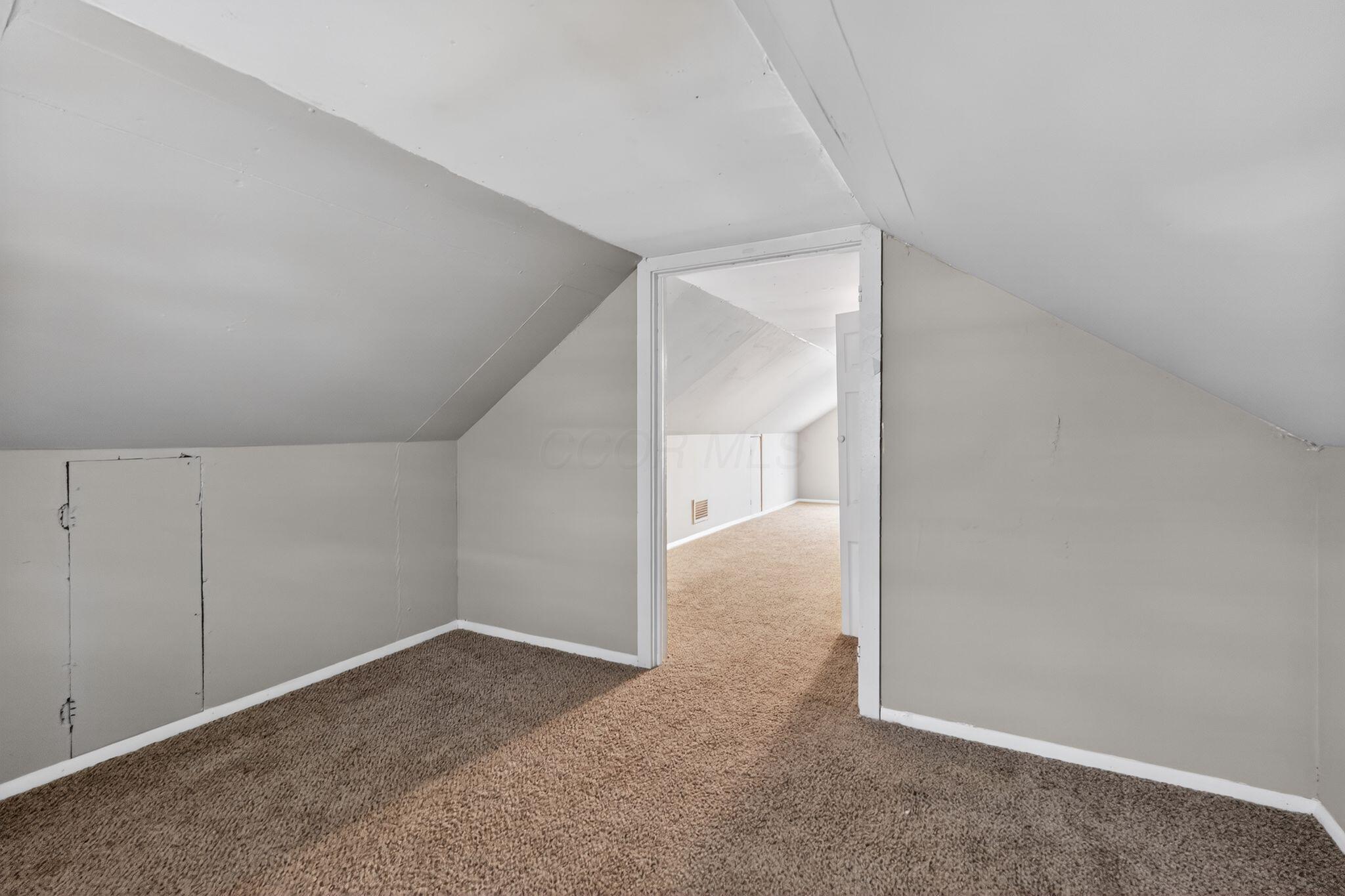 669 South Hampton Road Columbus, OH 43213 - Photo 23 of 28