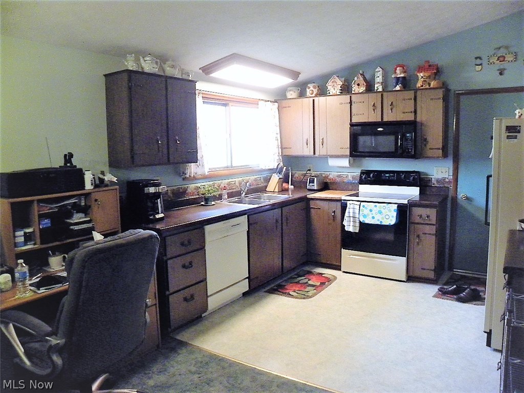 3808 Mann Road Ashtabula, OH 44004 - Photo 2 of 25
