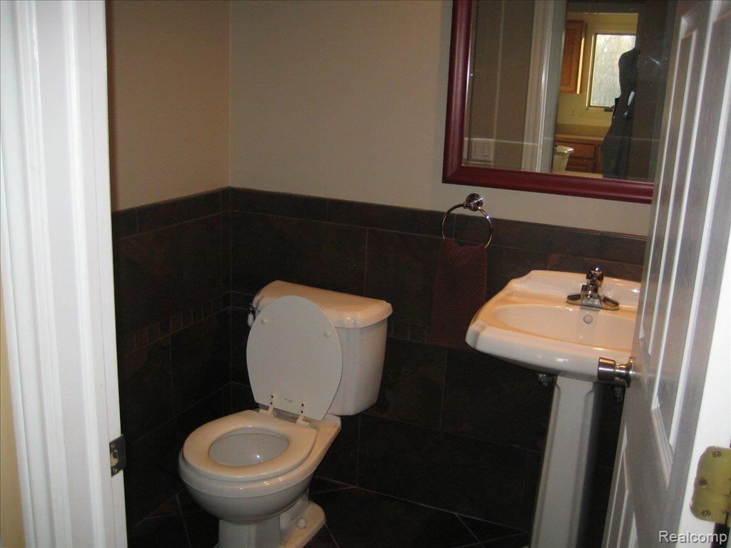 7879 Trumble Road Columbus, MI 48063 - Photo 10 of 16 Bath 1