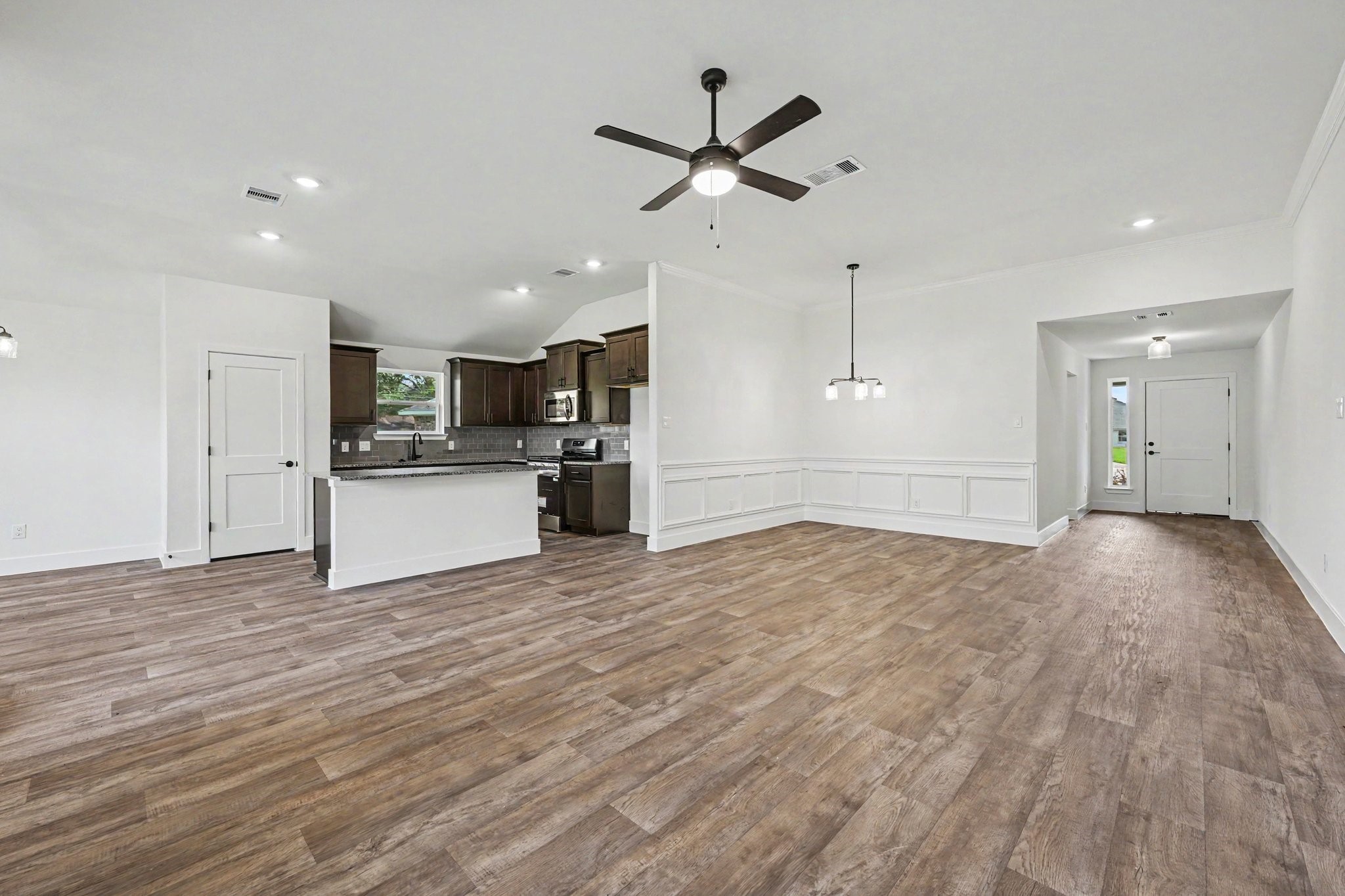 8 Gemstone Court Angleton, TX 77515 - Photo 12 of 27