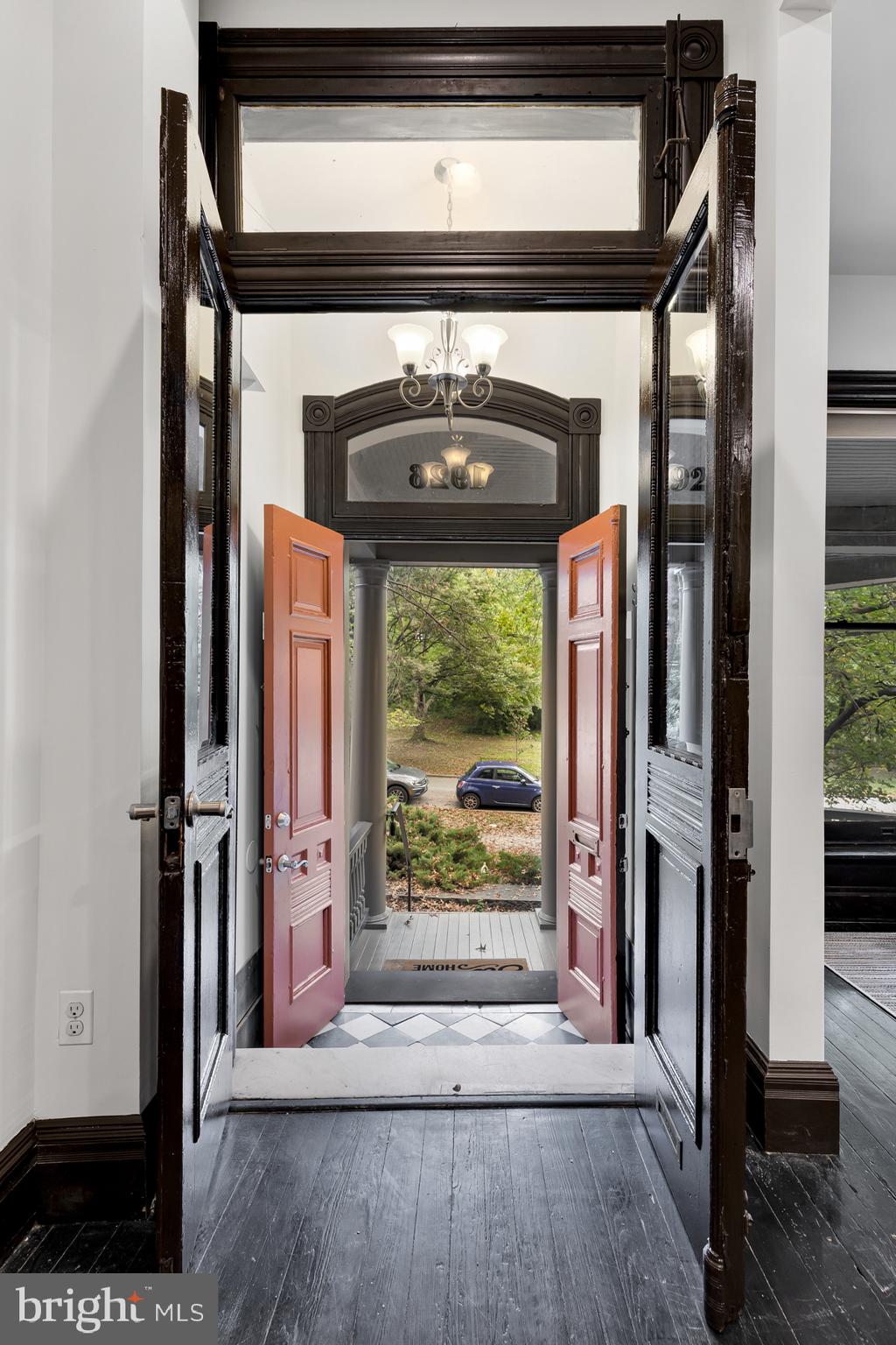 1926 Mt Royal Terrace Baltimore, MD 21217 - Photo 4 of 34 vestibule