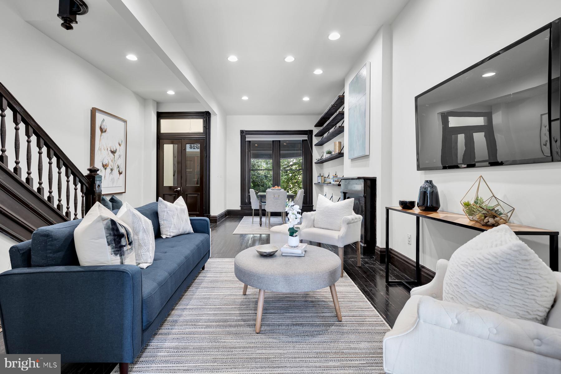 1926 Mt Royal Terrace Baltimore, MD 21217 - Photo 8 of 34 living room area