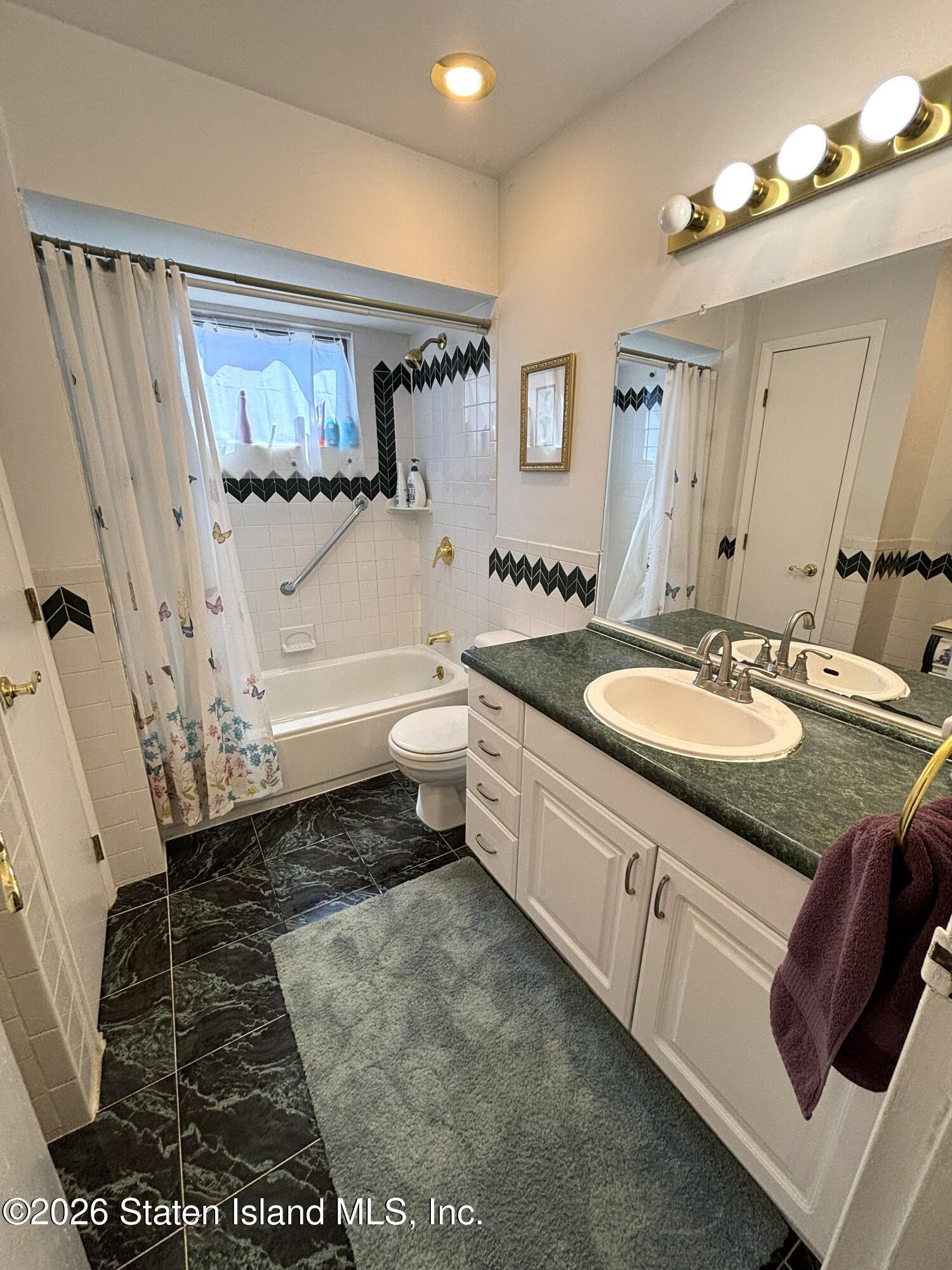 314 Green Valley Road Staten Island, NY 10312 - Photo 15 of 27 IMG_4078