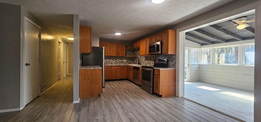 6131 Rockbridge Road Southwest Stone Mountain, GA 30087 - Photo 13 of 40