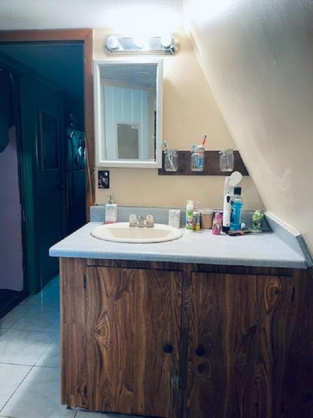 3121 Green Acres Road St. Augustine, FL 32084 - Photo 12 of 35 a bathroom with a sink and a mirror