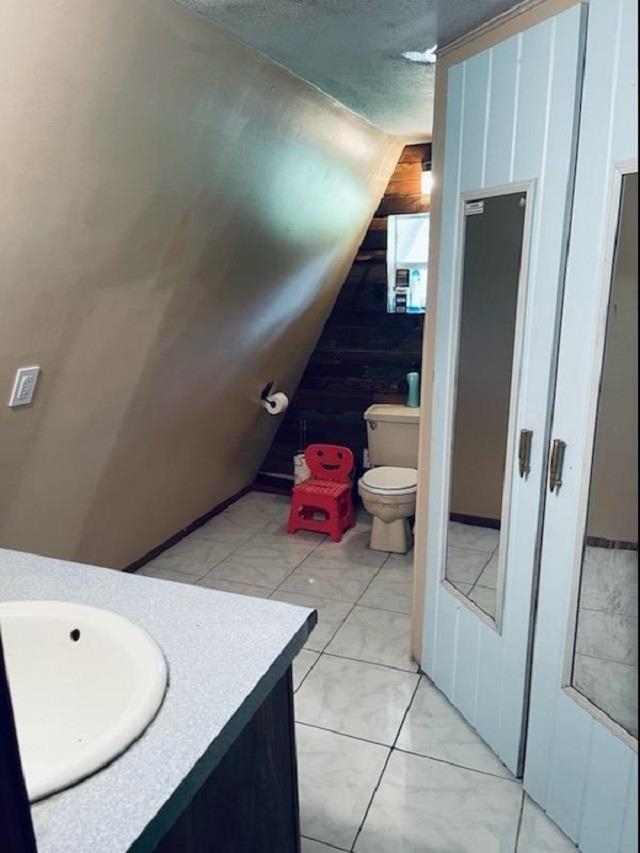 3121 Green Acres Road St. Augustine, FL 32084 - Photo 10 of 35 a bathroom with a sink and a mirror