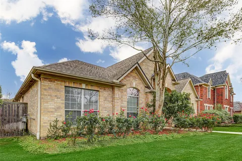 $475,000 | 8326 Green Valley Drive, Sugar Land, TX 77479