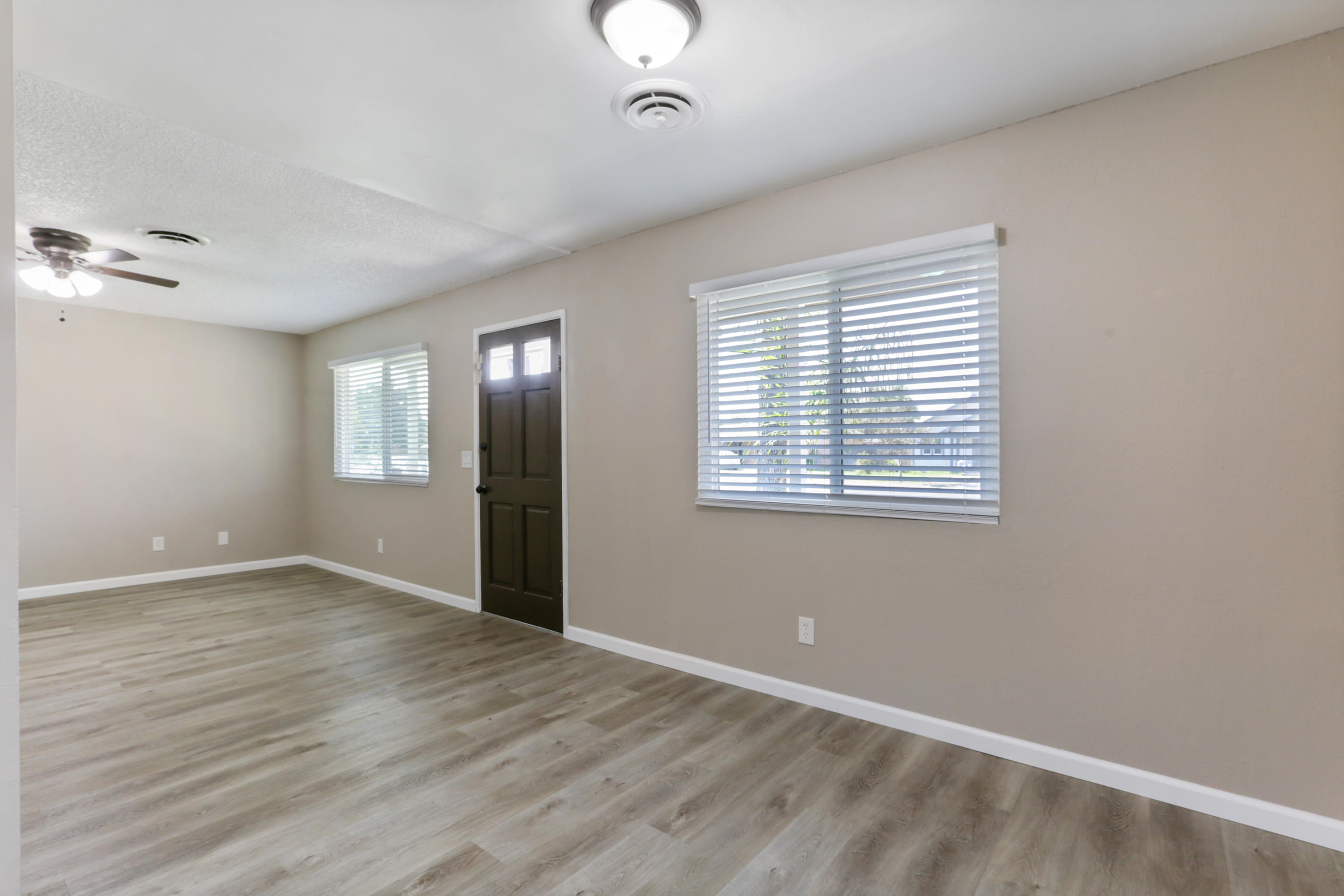 740 South R Street Tulare, CA 93274 - Photo 7 of 26 2H1A2369