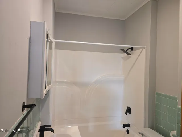 $1,500 | 810 6th Avenue, Unit 2, Troy, NY 12182