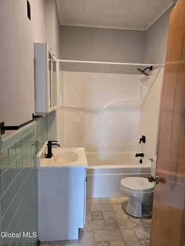 $1,500 | 810 6th Avenue, Unit 2, Troy, NY 12182