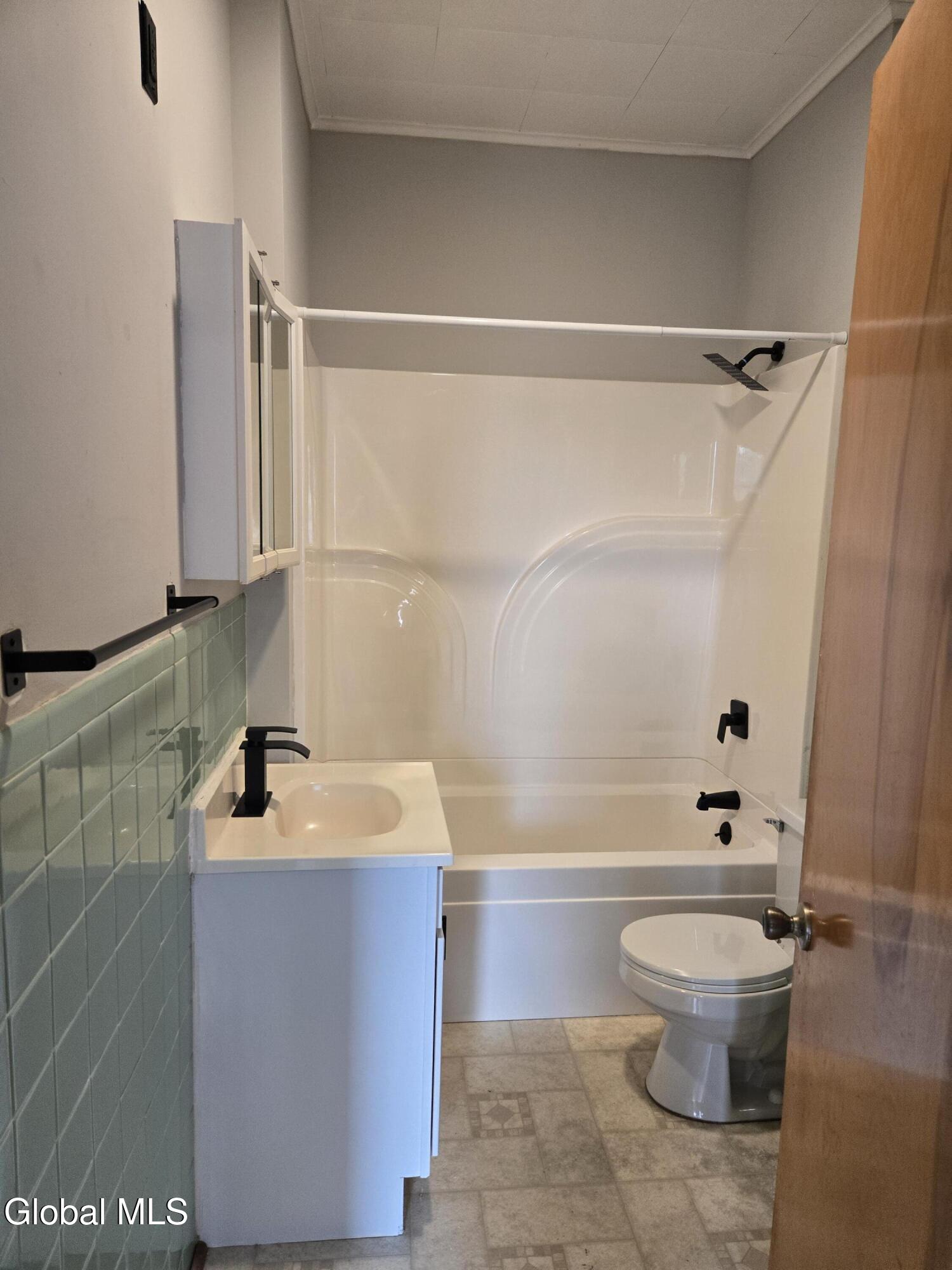 810 6th Avenue, Unit 2 Troy, NY 12182 - Photo 18 of 18 20250804_133116 (1)