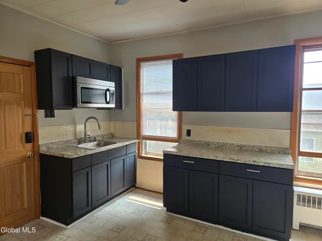 $1,500 | 810 6th Avenue, Unit 2, Troy, NY 12182