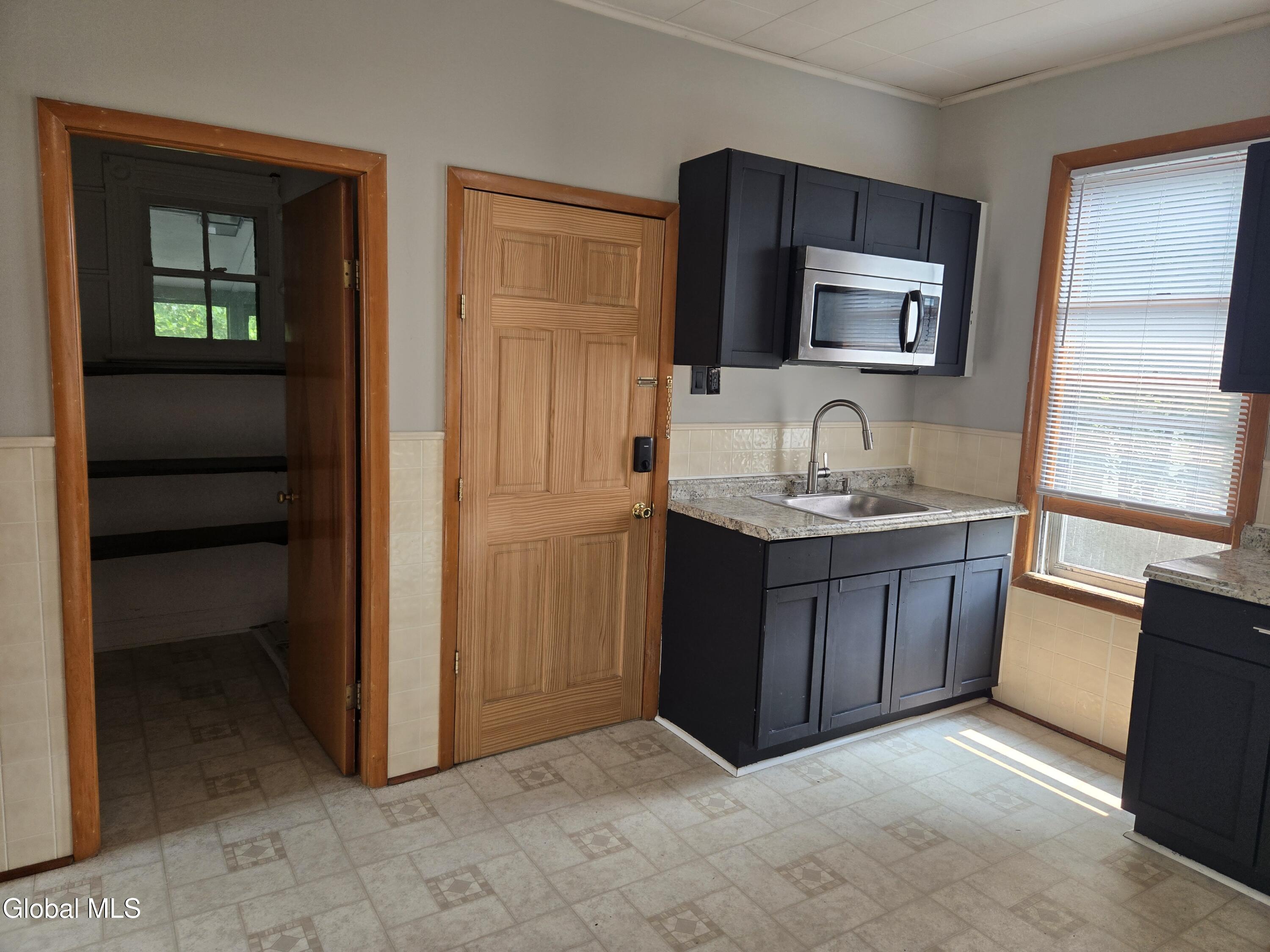 810 6th Avenue, Unit 2 Troy, NY 12182 - Photo 8 of 18 20250804_133822