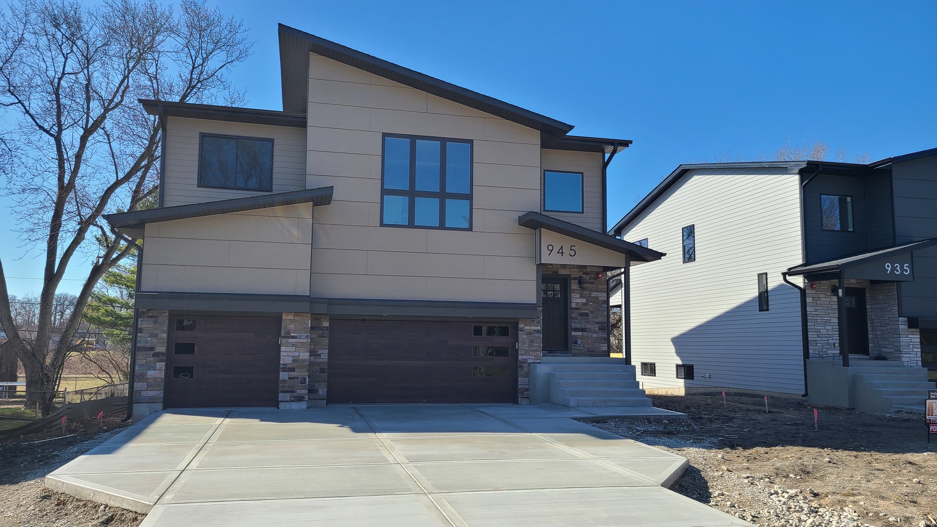 945 Red Oak Street Addison, IL 60101 - Photo 1 of 55 Gallery Image 1
