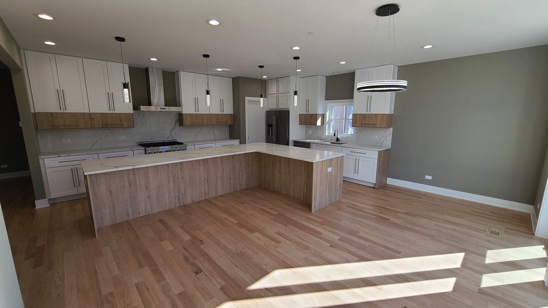 945 Red Oak Street Addison, IL 60101 - Photo 13 of 55 Gallery Image 13