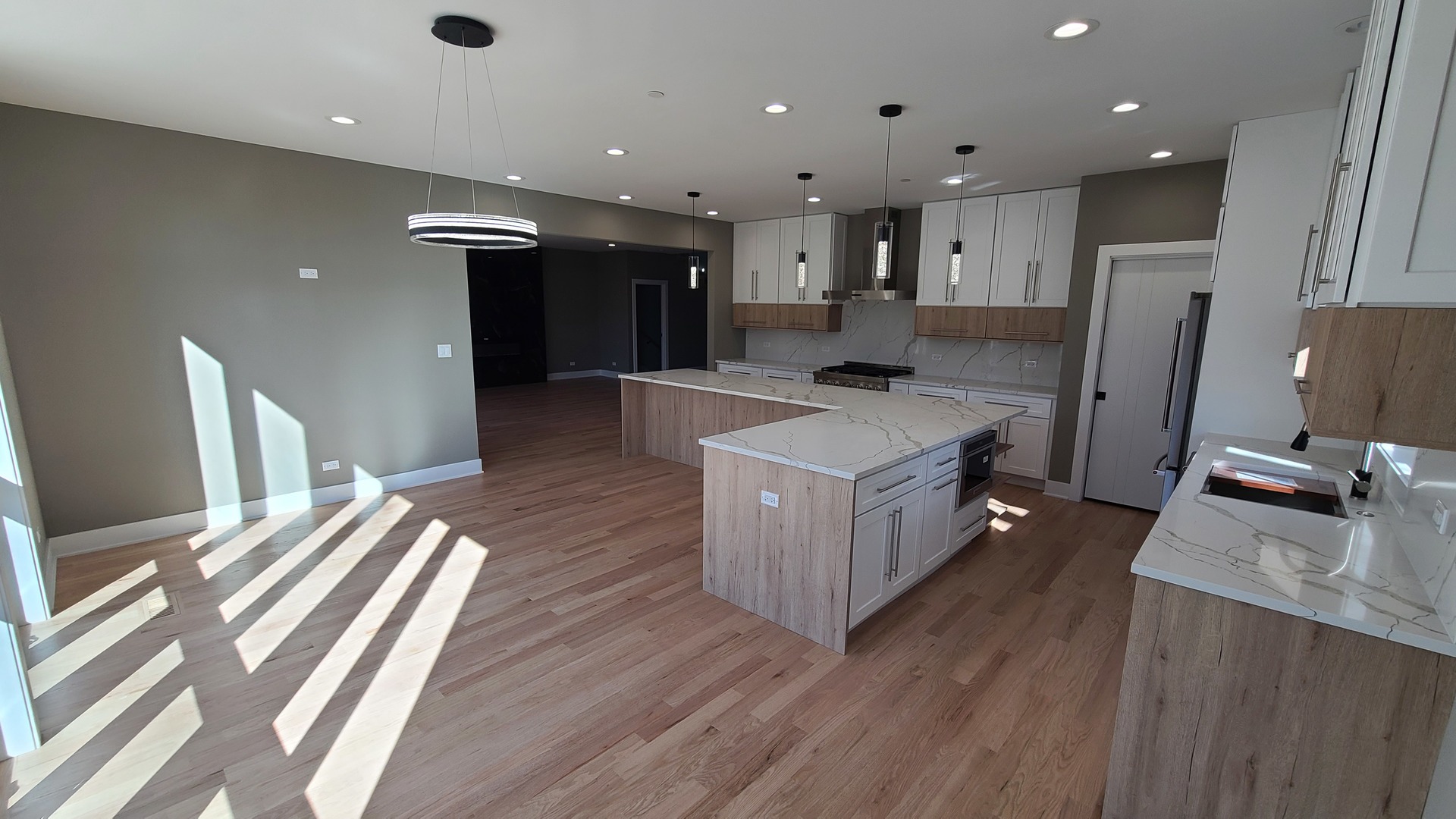 945 Red Oak Street Addison, IL 60101 - Photo 14 of 55 Gallery Image 14