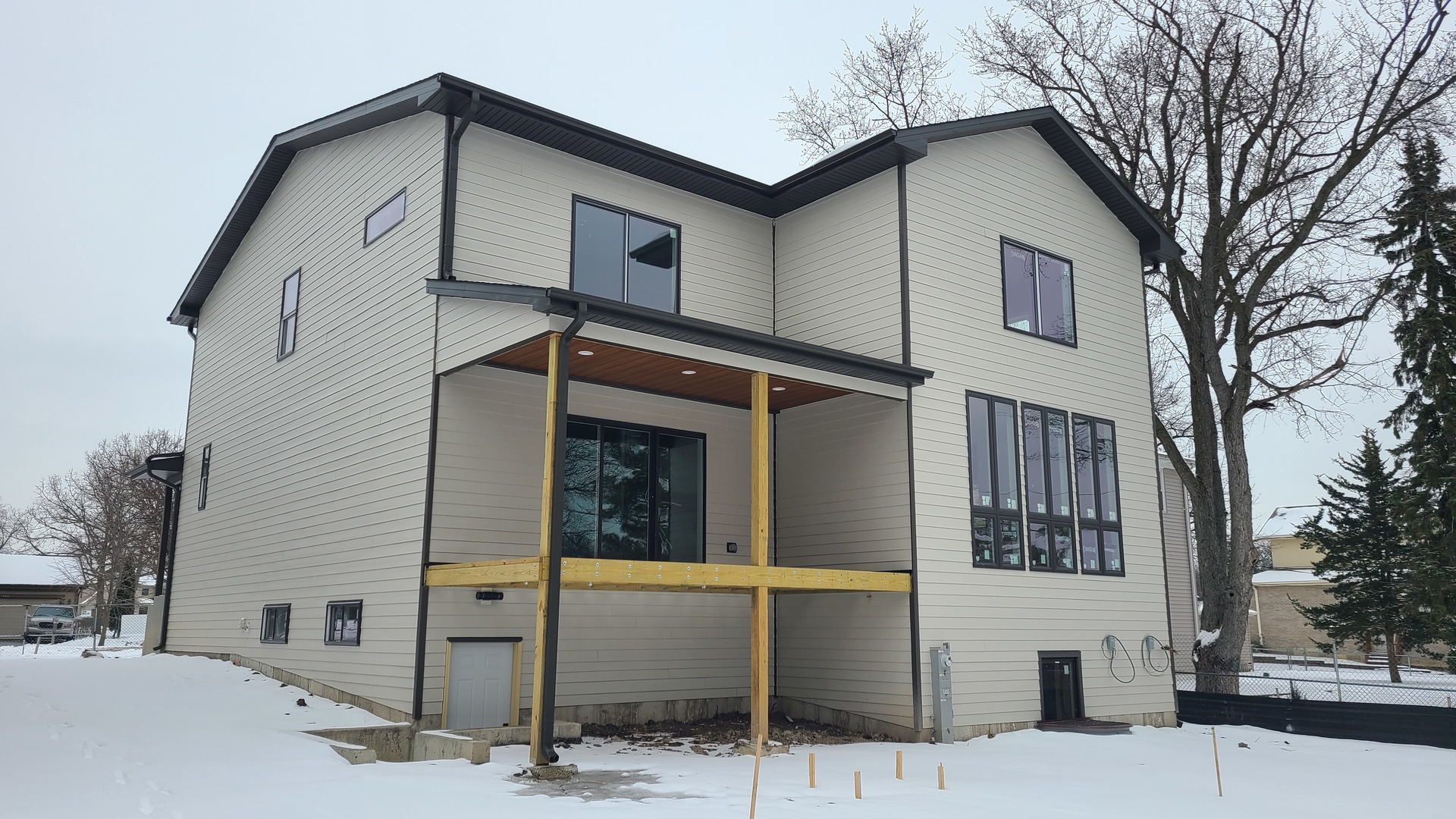 945 Red Oak Street Addison, IL 60101 - Photo 6 of 55 Gallery Image 6