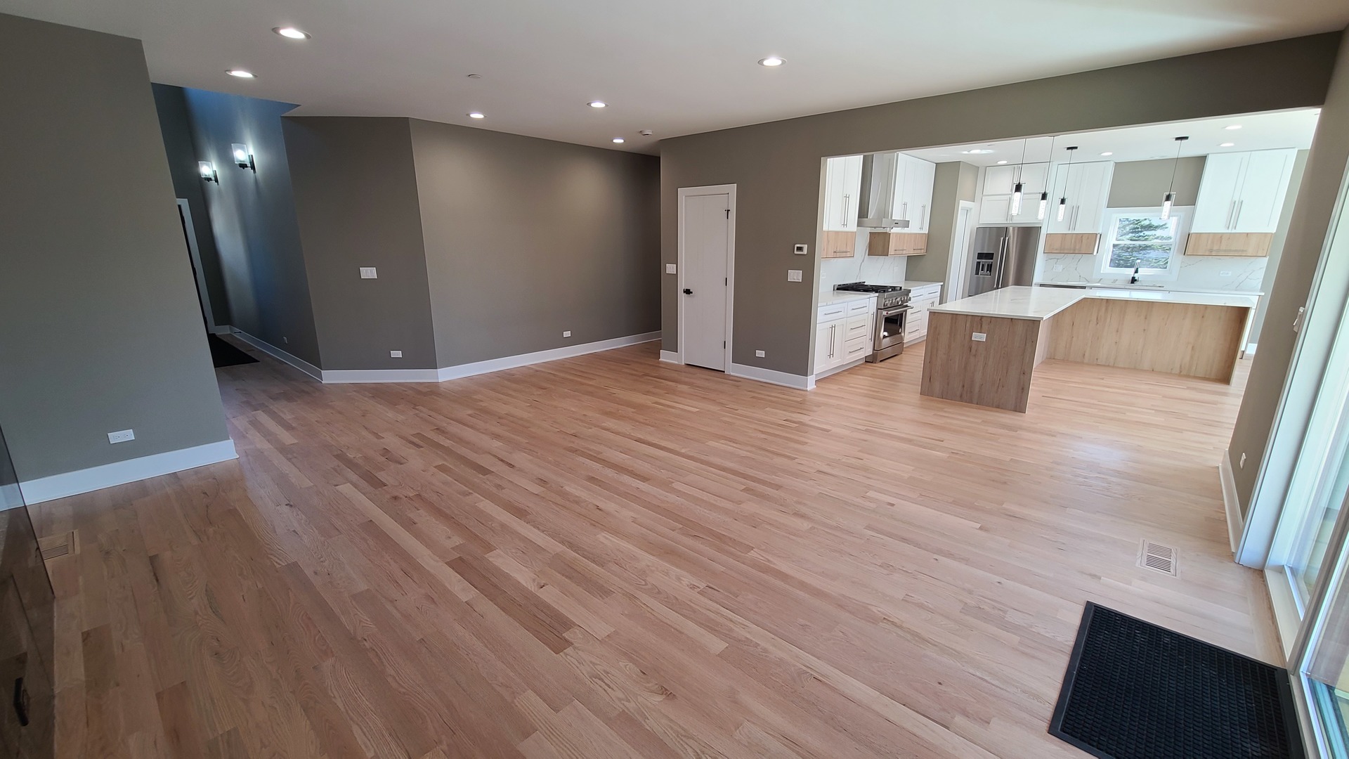945 Red Oak Street Addison, IL 60101 - Photo 9 of 55 Gallery Image 9