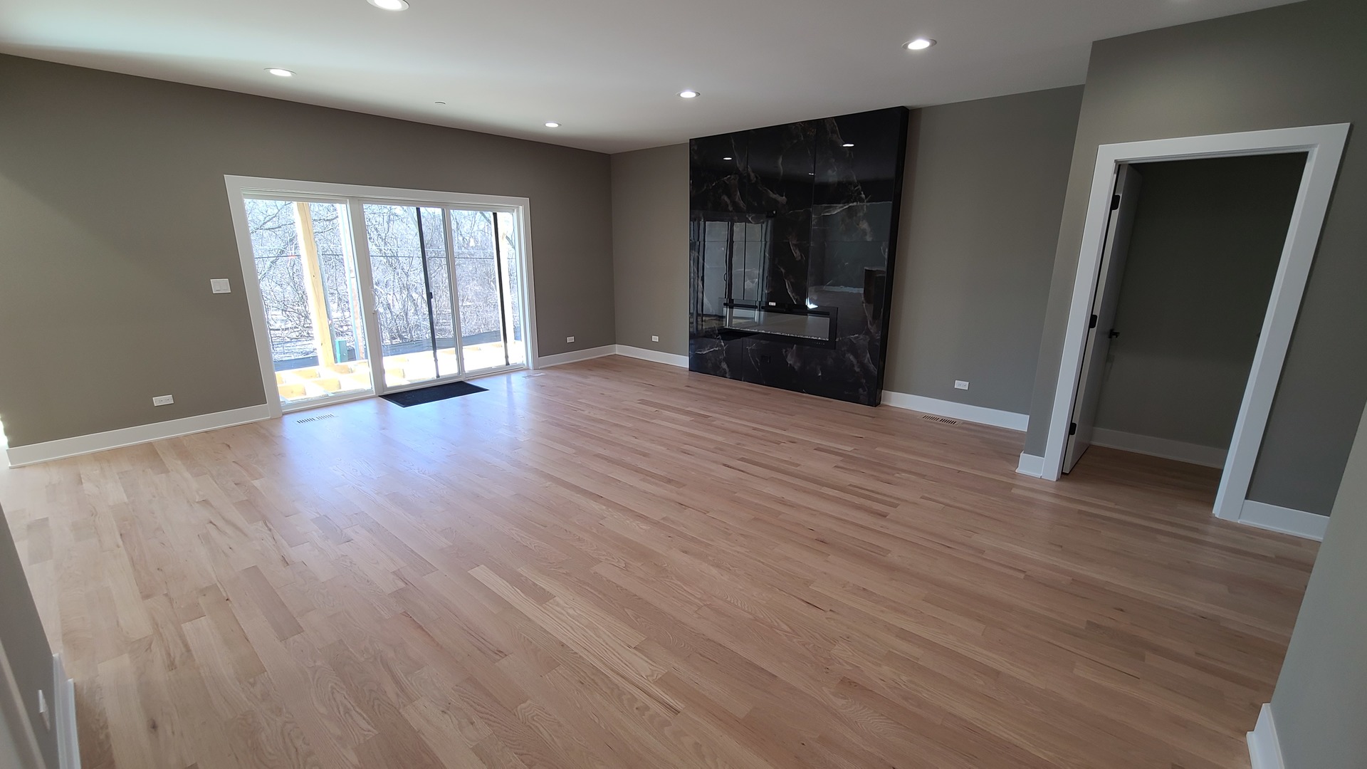 945 Red Oak Street Addison, IL 60101 - Photo 10 of 55 Gallery Image 10