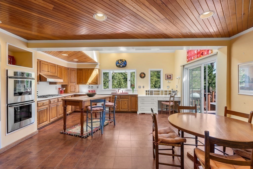 129 Dorset Road Newton, MA 02468 - Photo 5 of 29