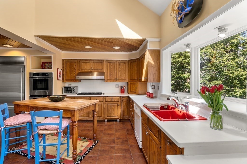 129 Dorset Road Newton, MA 02468 - Photo 6 of 29