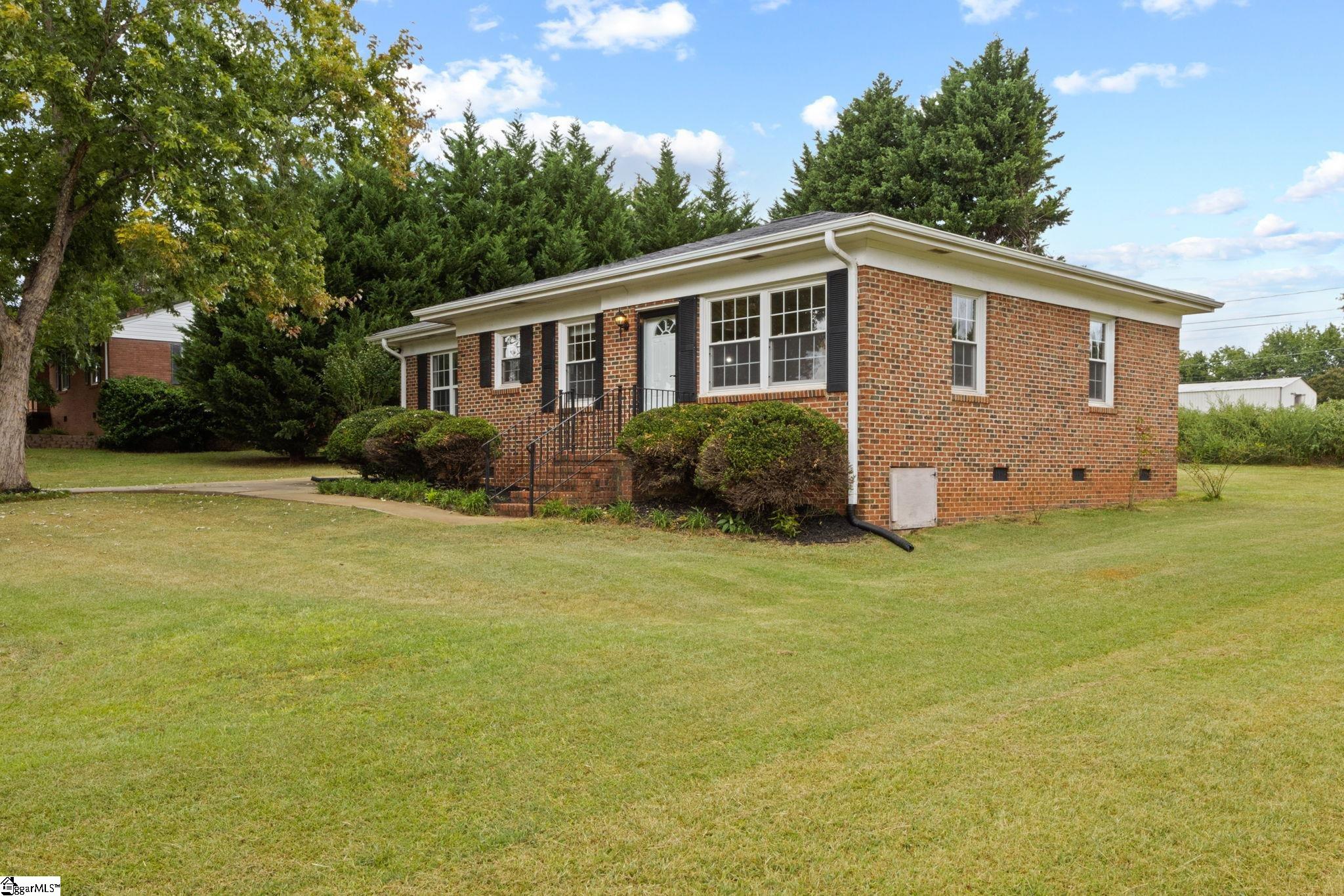 227 Highland Road Duncan, SC 29334 - Photo 2 of 42 Gallery Image 2