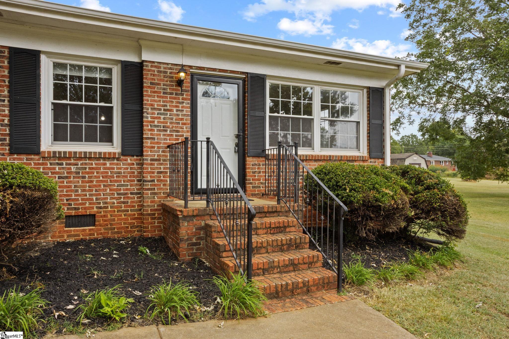 227 Highland Road Duncan, SC 29334 - Photo 4 of 42 Gallery Image 4