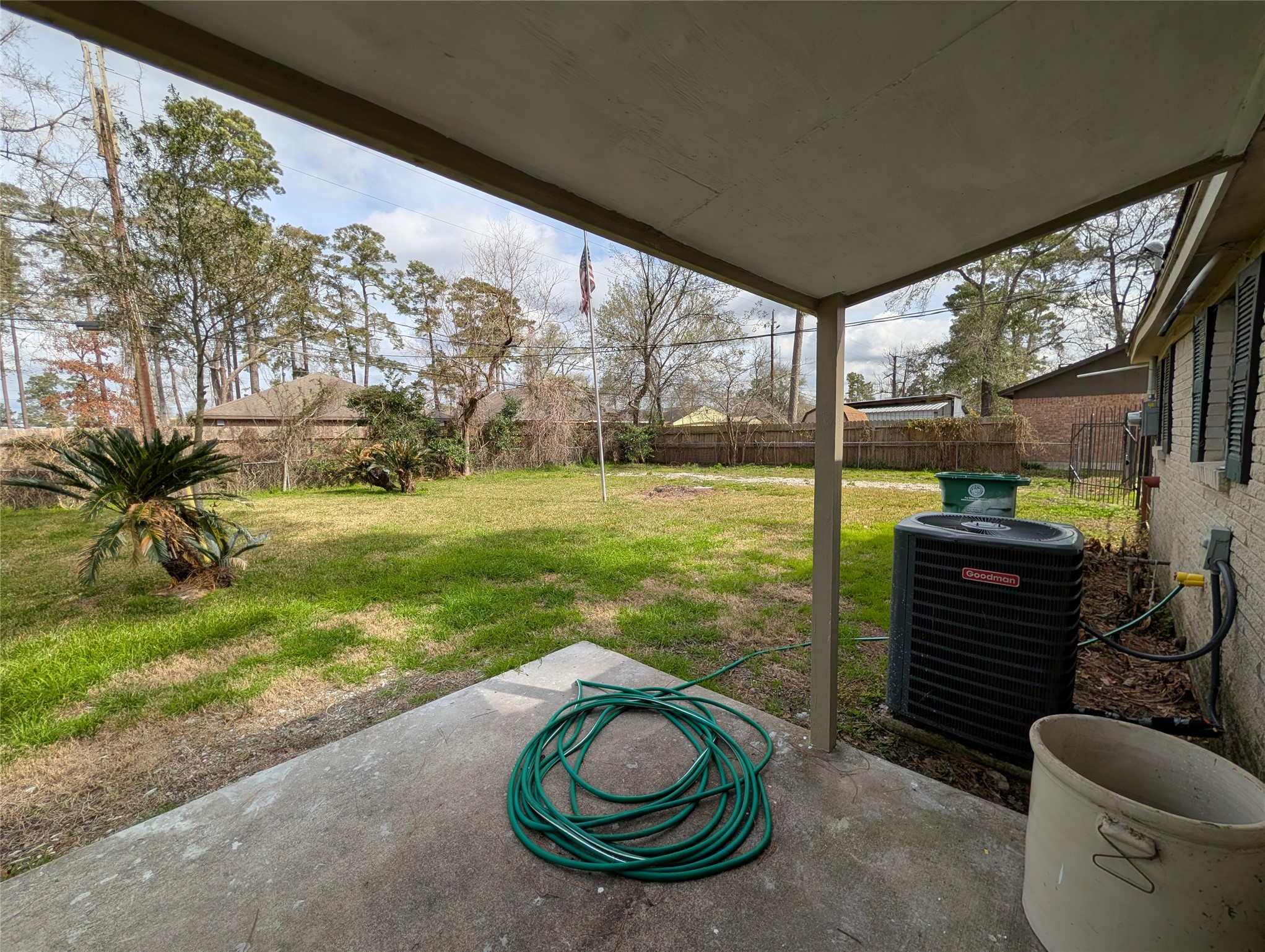 515 Broad Ripple Drive Houston, TX 77336 - Photo 20 of 21 a backyard of a house with table and chairs