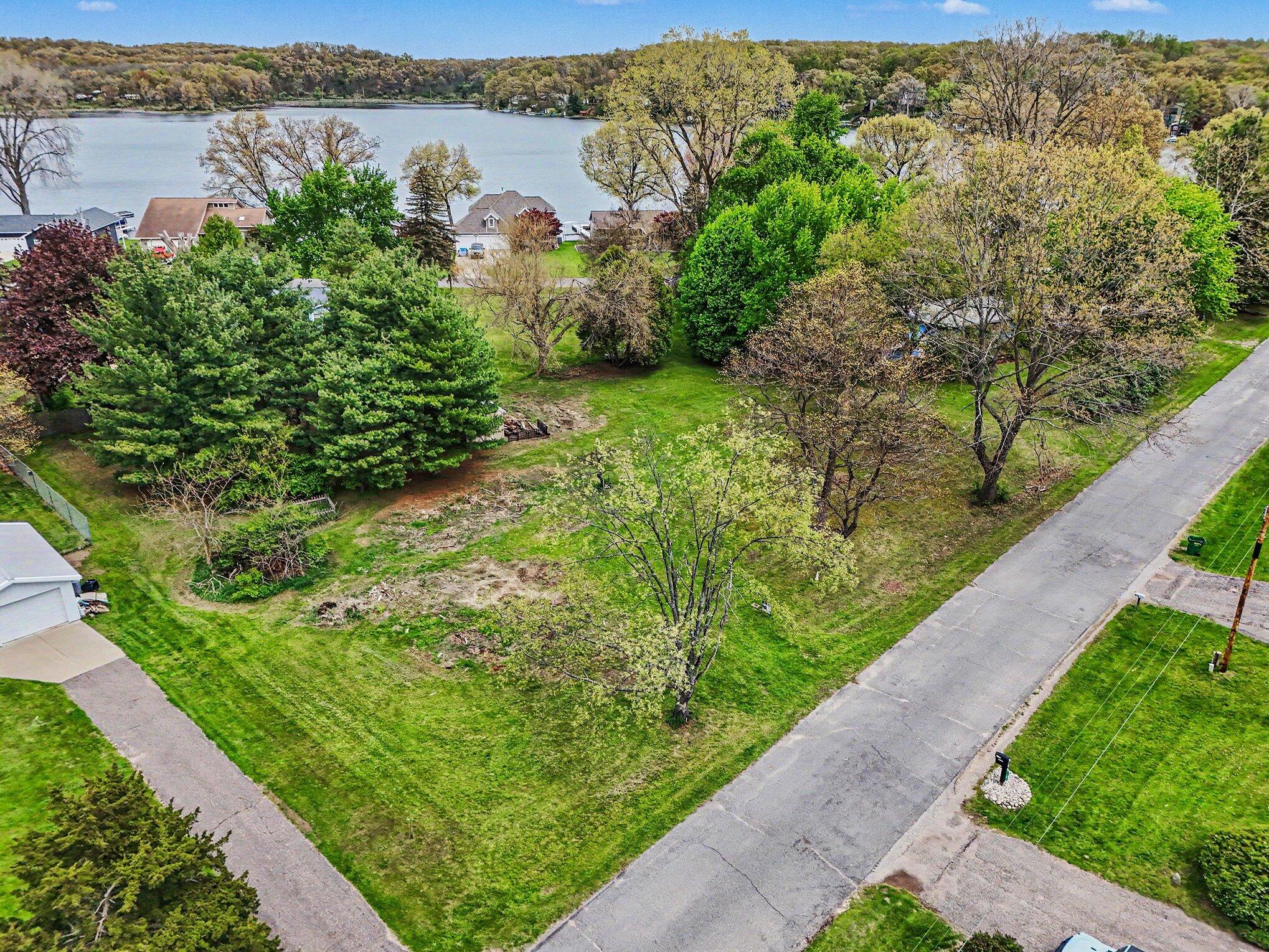 18-19 Elizabeth Drive Three Rivers, MI 49093 - Photo 14 of 24 009_file_7751