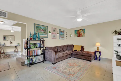 $180,000 | 2116 Sherwood Forest Boulevard, Unit 28, West Palm Beach, FL 33415
