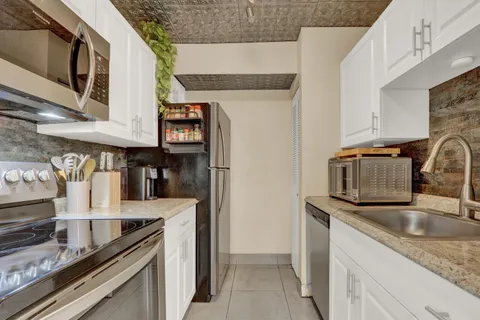 $180,000 | 2116 Sherwood Forest Boulevard, Unit 28, West Palm Beach, FL 33415