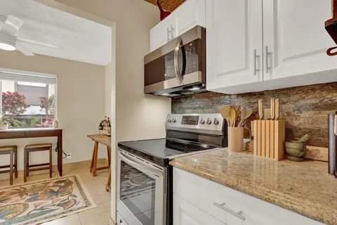$180,000 | 2116 Sherwood Forest Boulevard, Unit 28, West Palm Beach, FL 33415