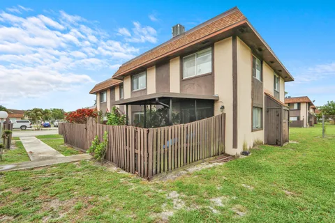 $180,000 | 2116 Sherwood Forest Boulevard, Unit 28, West Palm Beach, FL 33415