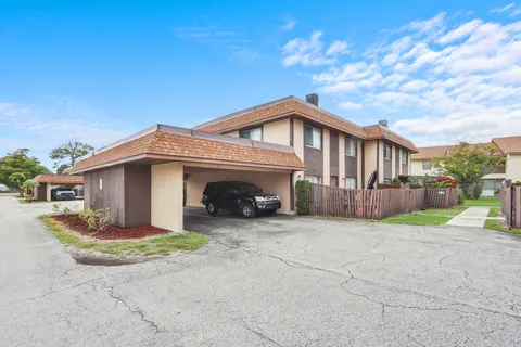 $180,000 | 2116 Sherwood Forest Boulevard, Unit 28, West Palm Beach, FL 33415
