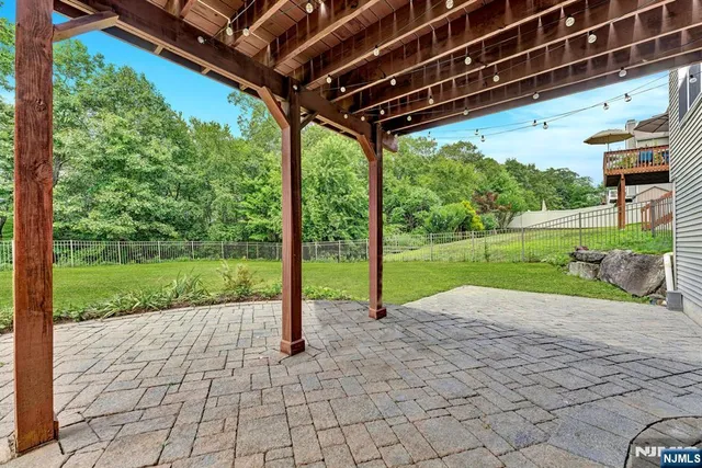 a view of a backyard with backyard