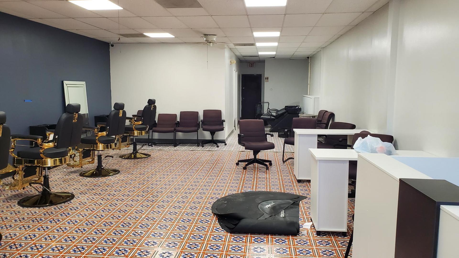 983 West Wise Road, Unit 983 Schaumburg, IL 60193 - Photo 13 of 13 a living room with furniture a rug and gym equipment