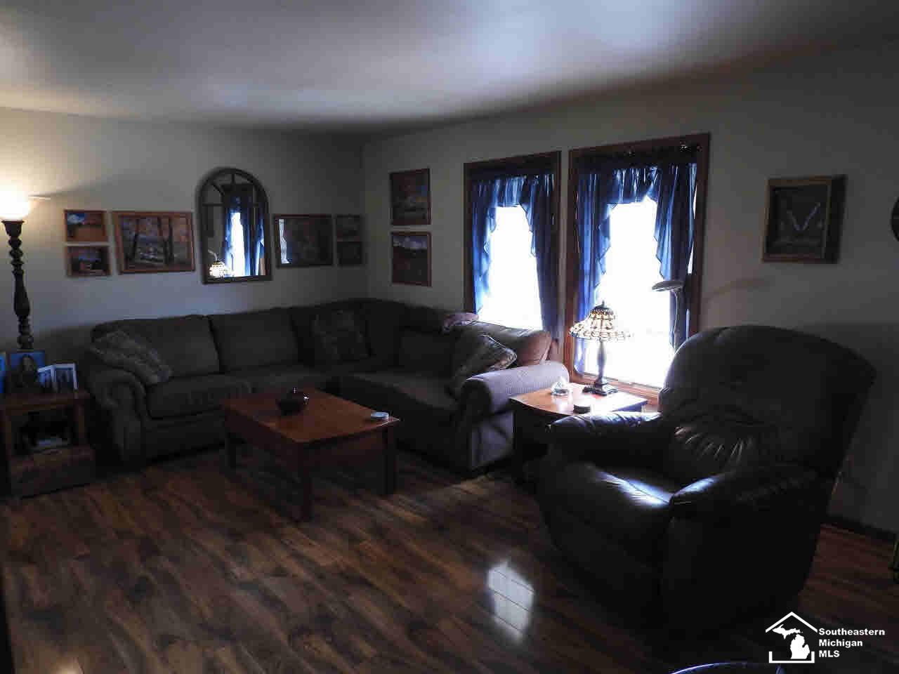 12345 Capernall Road Carleton, MI 48117 - Photo 6 of 23 21190748-5.JPG