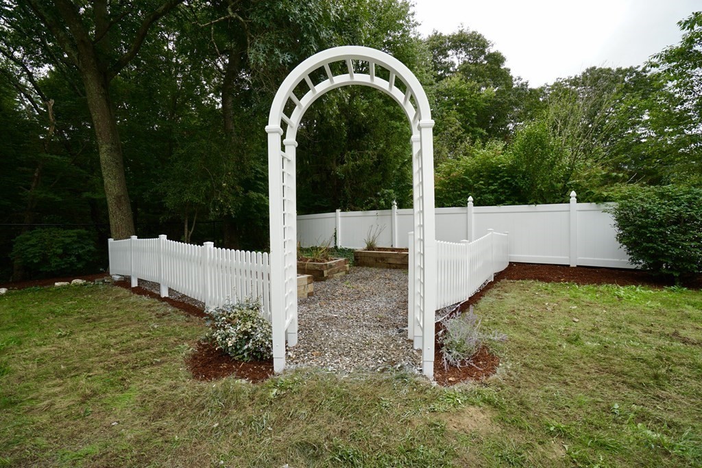 45 Nicholas Road Raynham, MA 02767 - Photo 8 of 34 Gallery Image 8