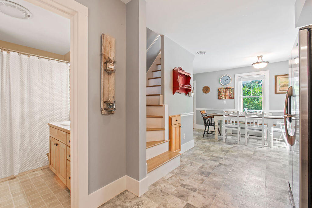 102 Old Pool Road Biddeford, ME 04005 - Photo 19 of 41 Stairway